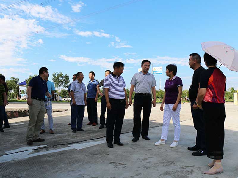 市領(lǐng)導(dǎo)來?？疾? title=